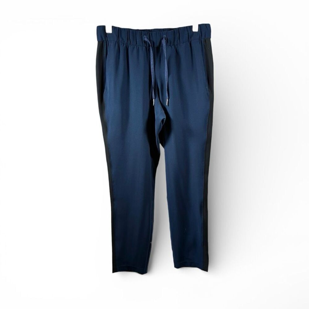 Lululemon On The Fly Woven Track Stripe Pants in True Navy/Black Size 6